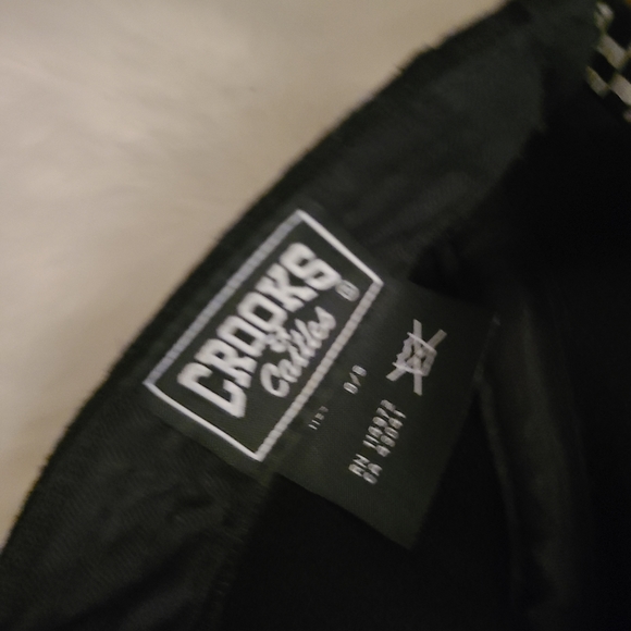 Crooks and castle cap - Picture 3 of 3